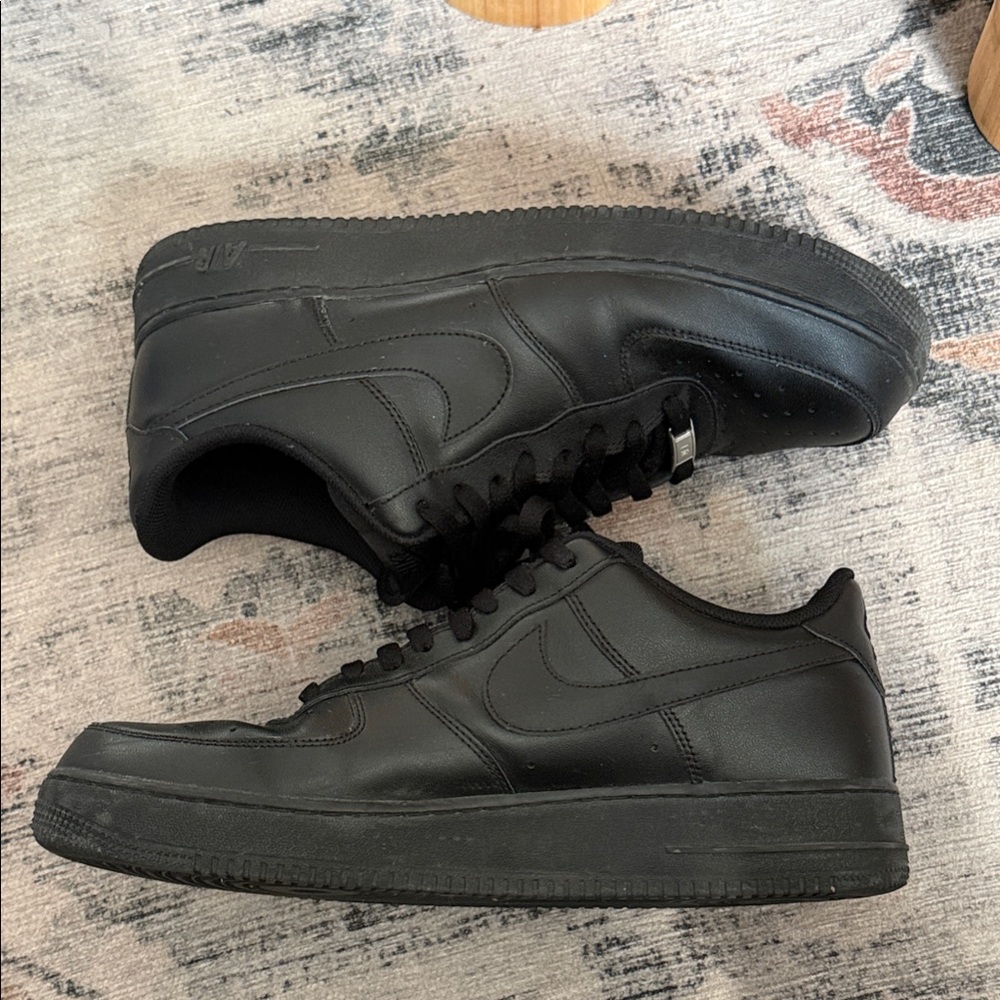 Black Air Force 1’s